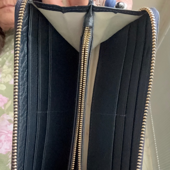 Tory Burch black/navy zippered long leather wallet w/ coin section & dustbag EUC - Picture 8 of 9